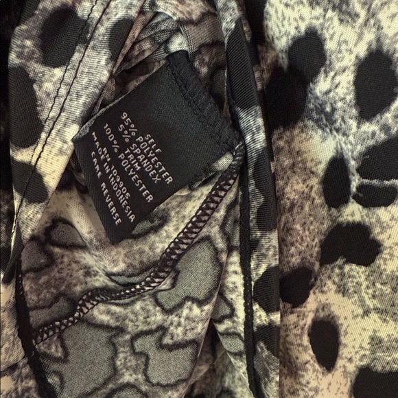 Milano Animal Print Ruffle Blouse - Picture 4 of 4